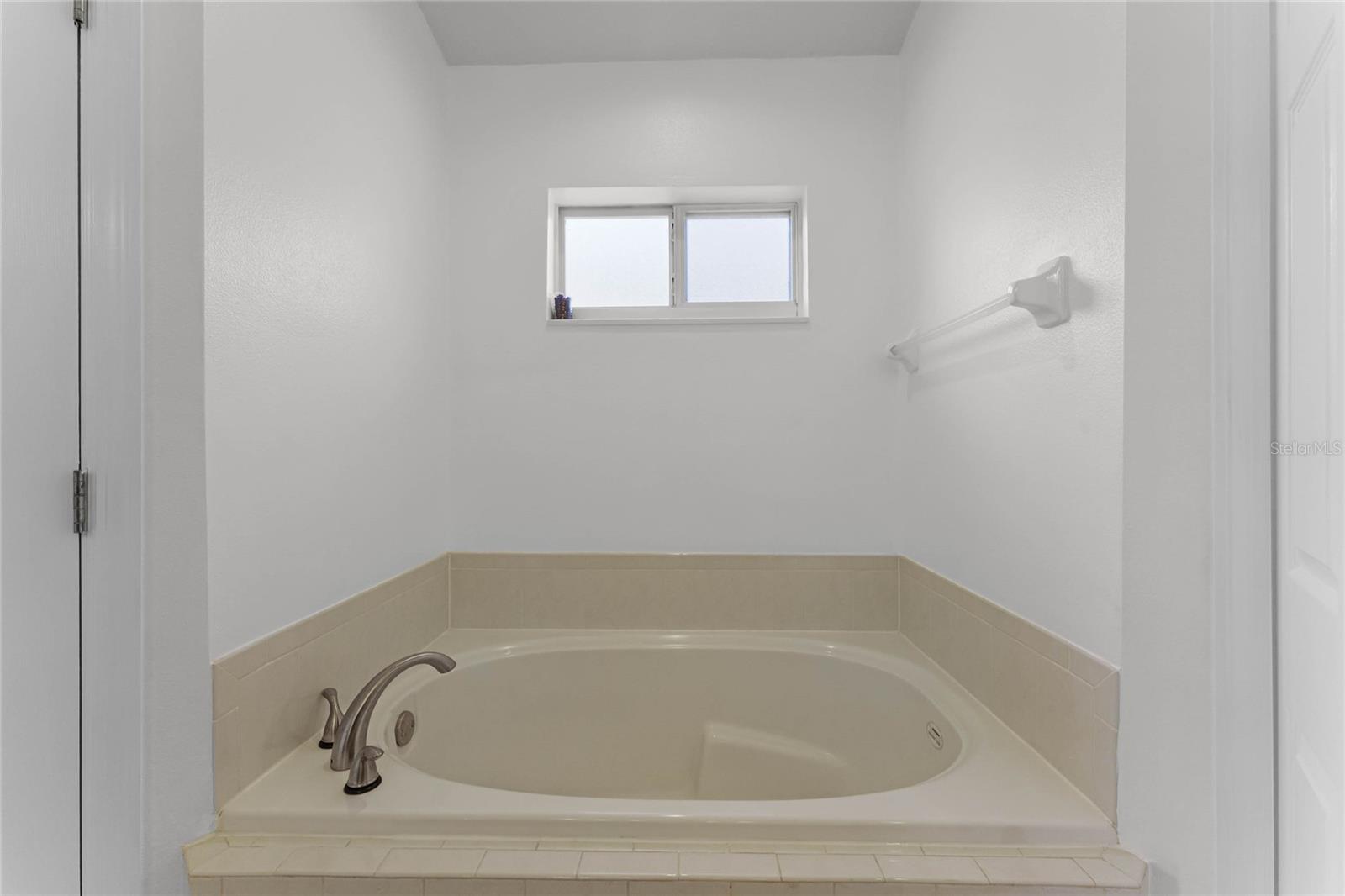 SOAKING TUB!