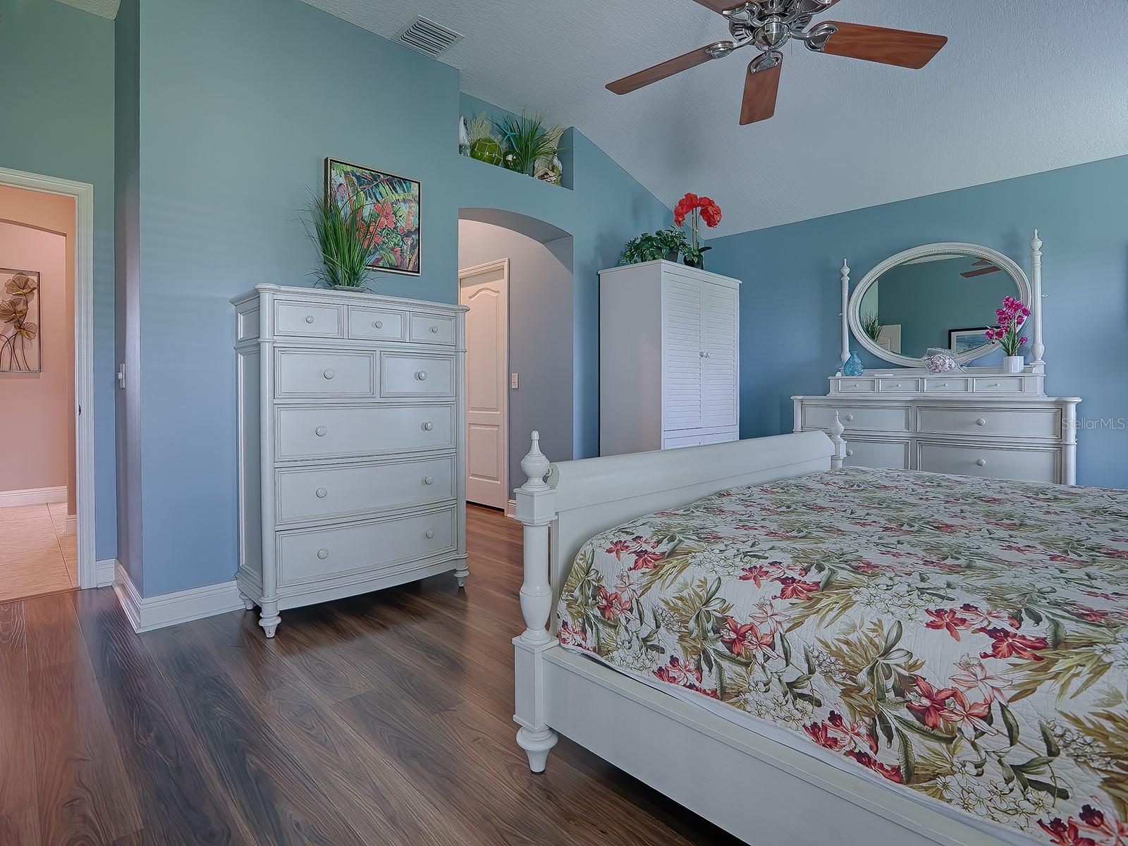 ARCHWAY OPENING ON RIGHT LEADS TO YOUR HIS / HER WALK-IN CLOSETS AND EN SUITE MASTER BATHROOM.