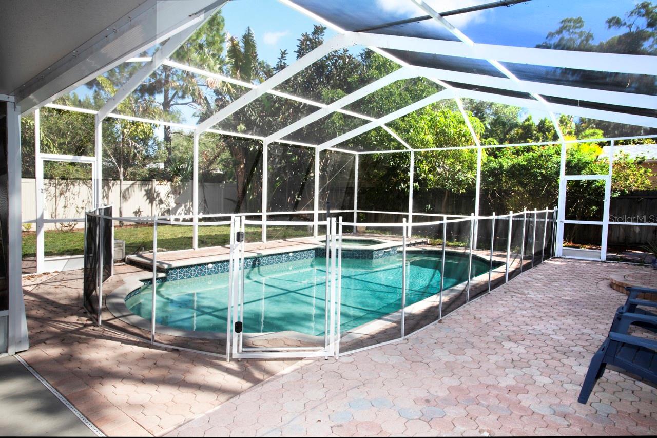 BEAUTIFULLY PRIVATE OASIS!