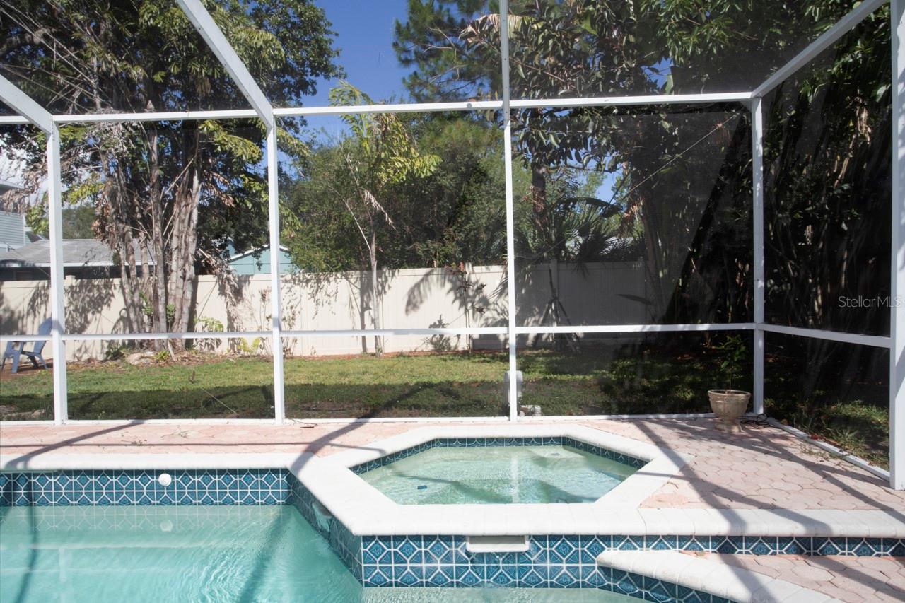 BEAUTIFULLY PRIVATE OASIS!