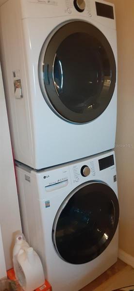 LG FULL SIZE WASHER DRYER
