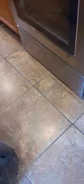 TILE FLOOR KITCHEN PROCELAIN