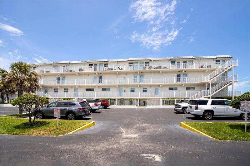 BUILDING C ENTRANCE DRIVEWAY