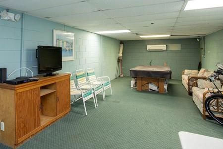 REC ROOM WITH POOL TABLE WIFI CABLE TV