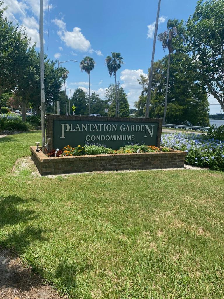 PLANTATION GARDEN CONDOS SIGN