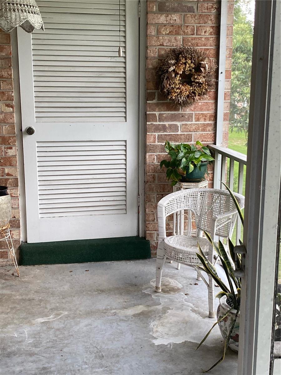 STORAGE AREA FOR EXTRA'S (EX. HOLIDAY DECOR)