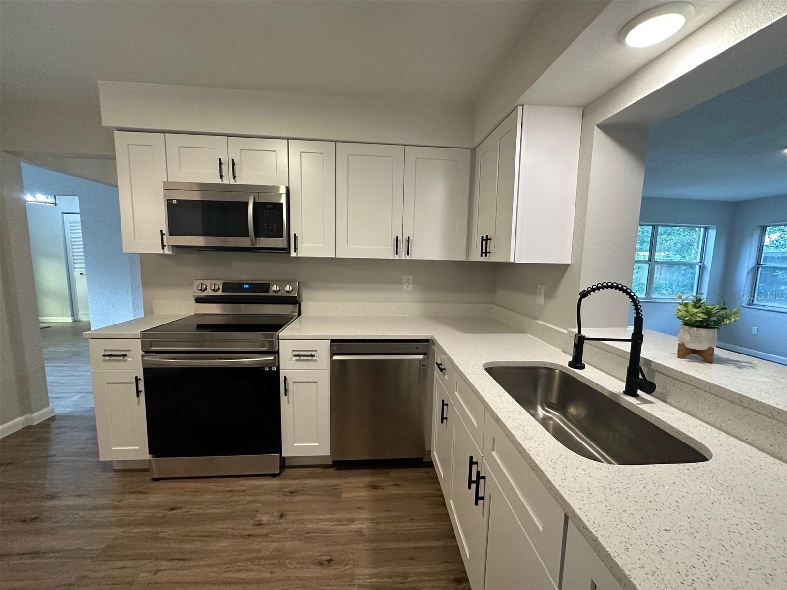 Solid Wood Kitchen Cabinets