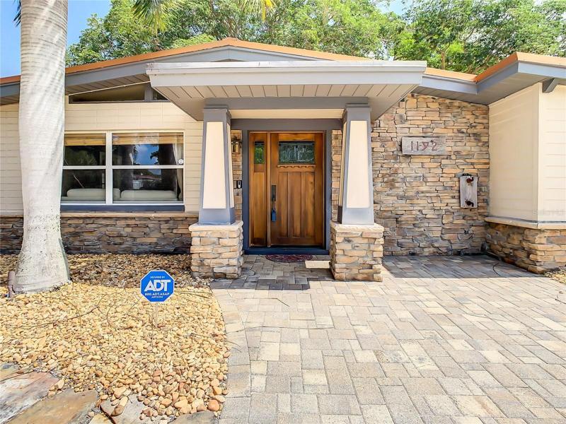 Look at that front entrance!!
