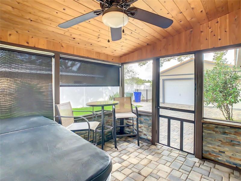 spa conveys/privacy blinds