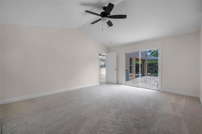 master bedroom (1st floor)