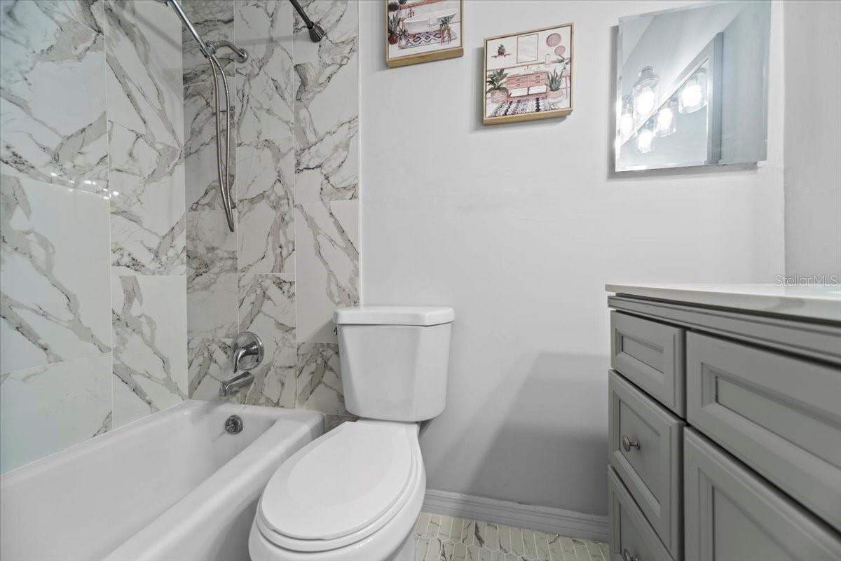 2nd Barhroom