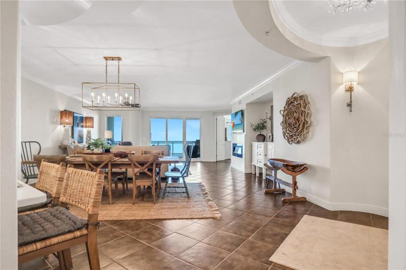 Curved walls, high ceilings