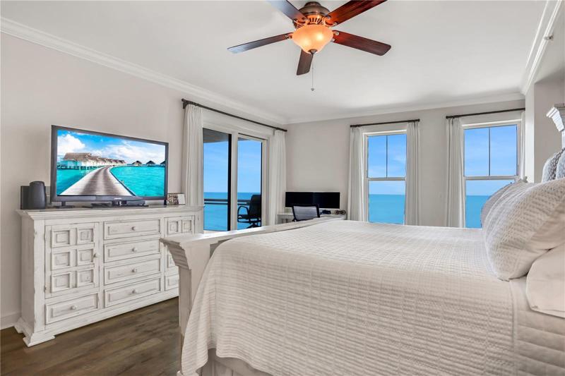 King bed, stunning views