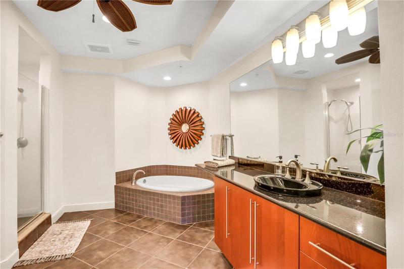 Tray ceiling