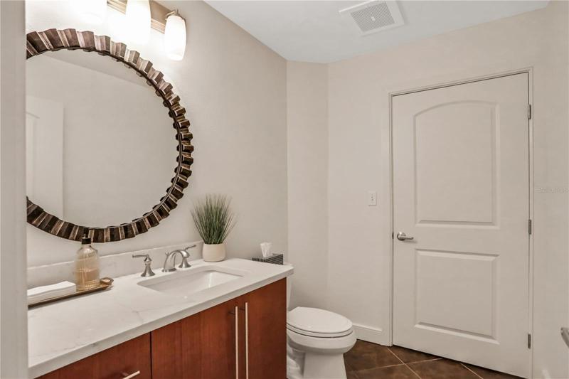 Guest bathroom (3.5 bathrooms)