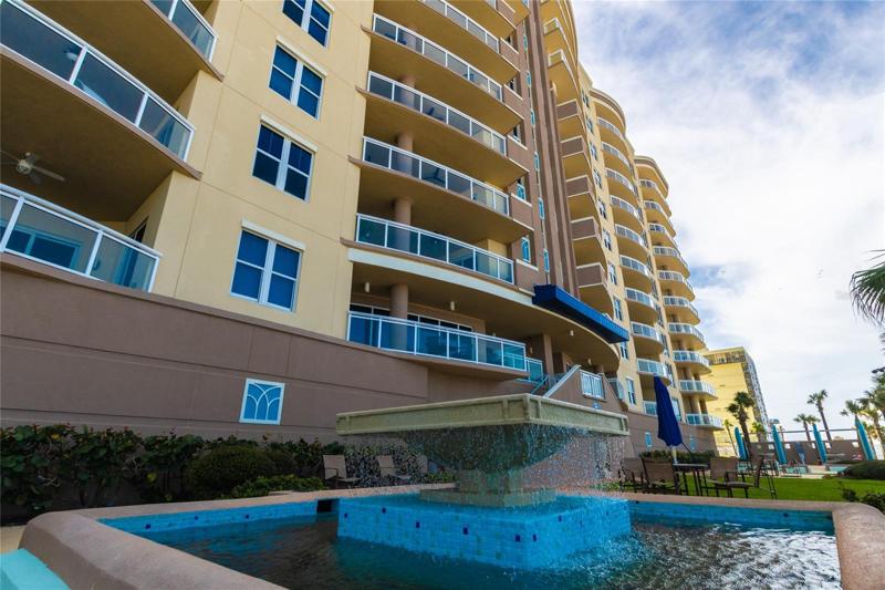 Oceanfront pool