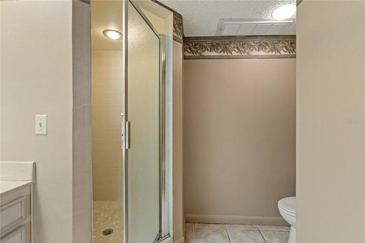 10x10 owners bath includes WIC (walk in closet) plus 3x5 locked owners closet, dual vanity & tiled shower.