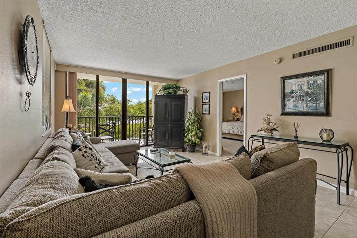 Open floor plan. 9x16 renovated kitchen w breakfast bar & dining area. 12x22 FR invites balcony.