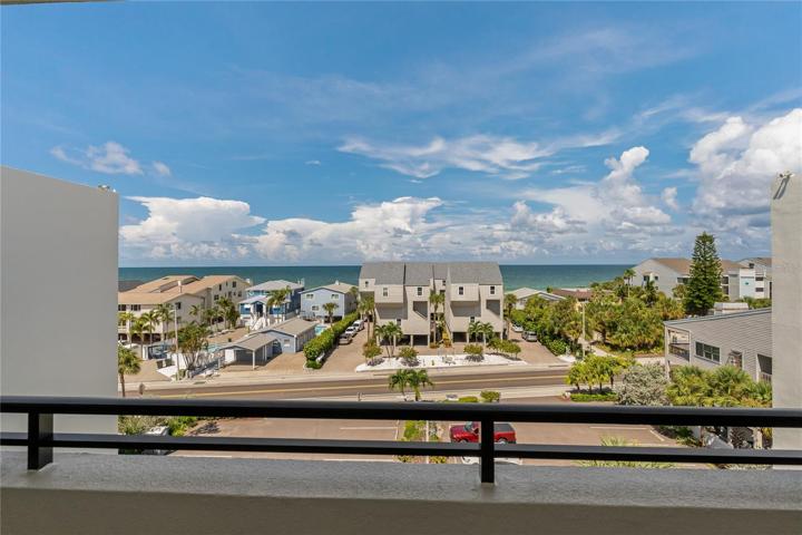 Community patio w GULF VIEWS on 5th Floor