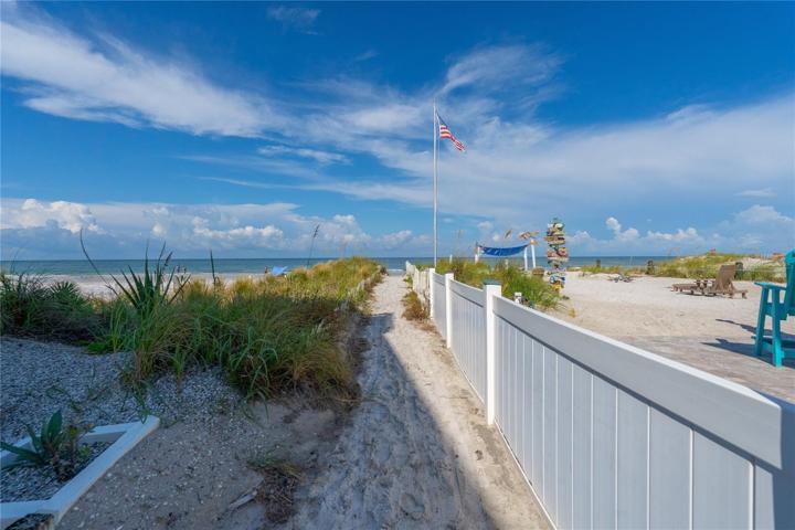 Private access to Beach!