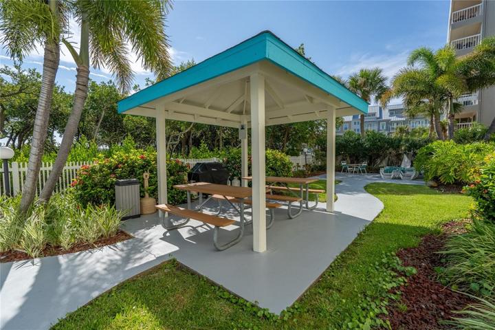 heated pool w spa. Grilling area w covered picnic area