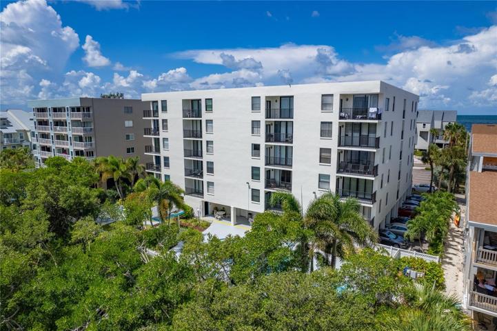 End unit w gorgeous water & pool views