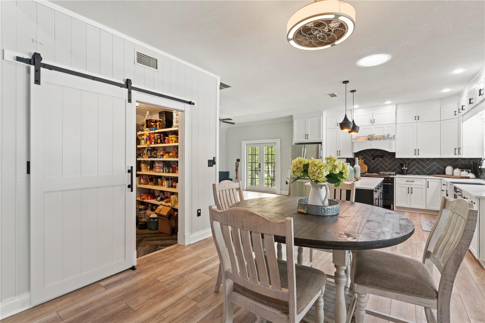 Walk in Pantry/Laundry