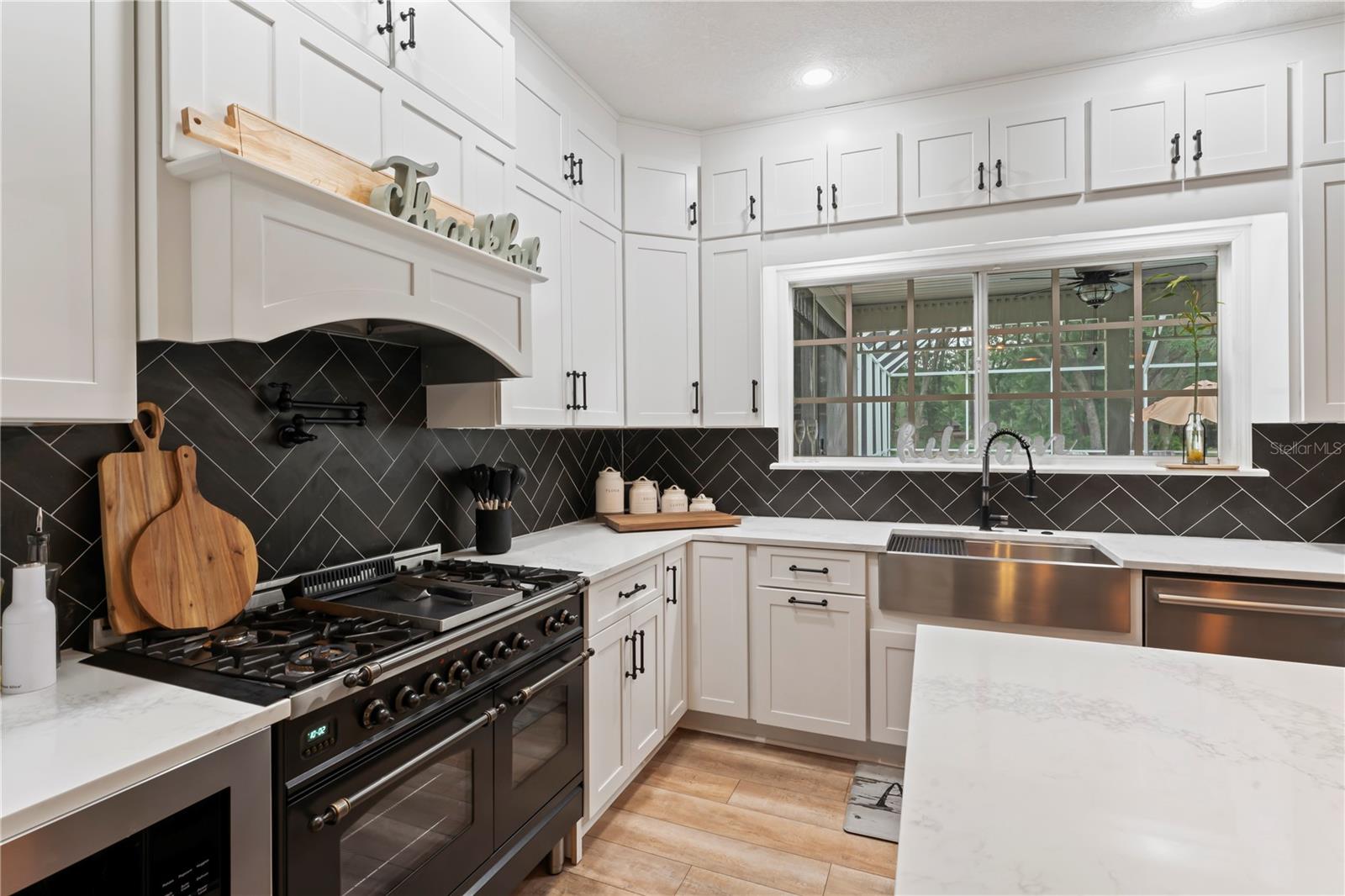 Italian Dual Convection Cast Iron Stove with Gas Range