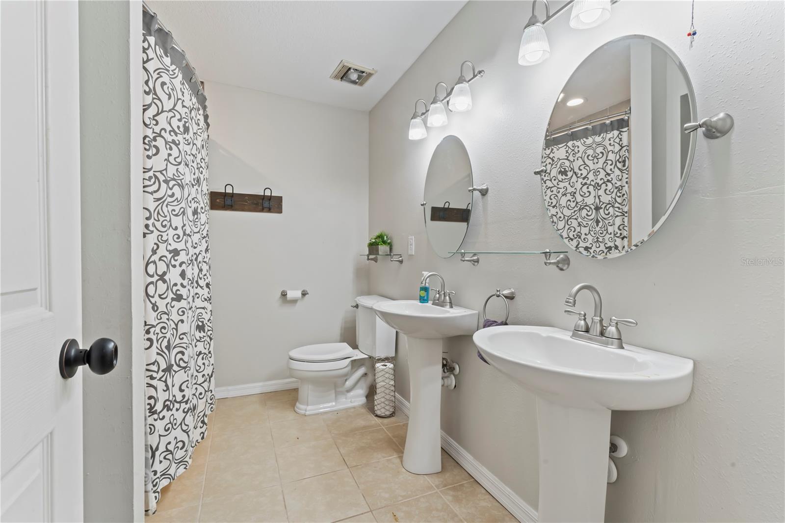 Remodeled 2nd Bath