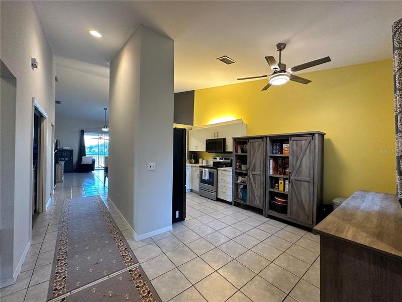 Kitchen, Dinette, & hallway