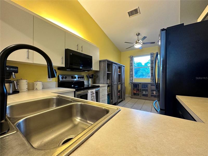 Kitchen & Dinette areas
