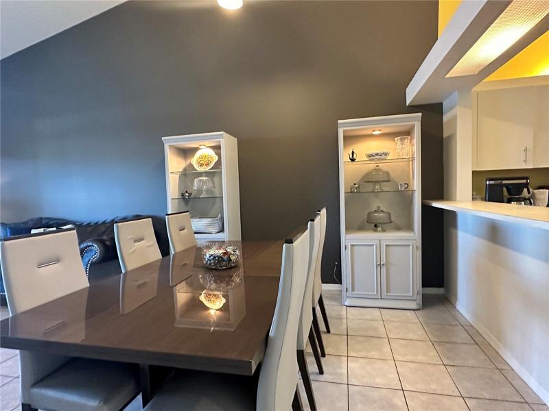 Dining room has room for Breakfast Bar stools if wanted