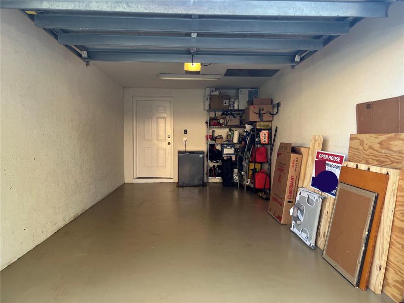 Garage 11'x20' with direct access into home