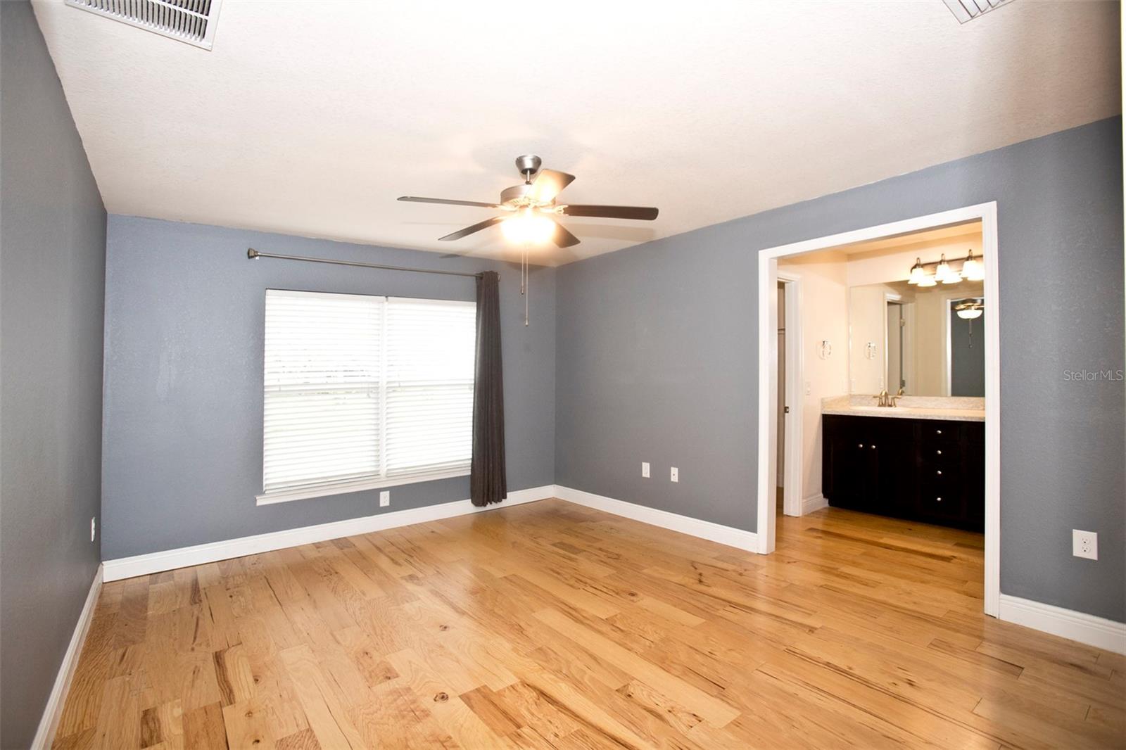 primary bedroom with ensuite full bath and walk-in closet