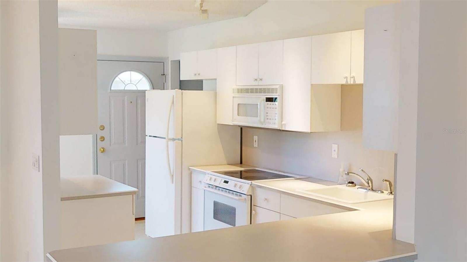 With its well-designed layout, efficient workflow, and tasteful finishes, the kitchen becomes the heart of the home, inviting you to create culinary delights and gather with loved ones. Whether you're an avid cook or simply enjoy spending time in the kitchen, this well-designed space will inspire and delight you every day.
