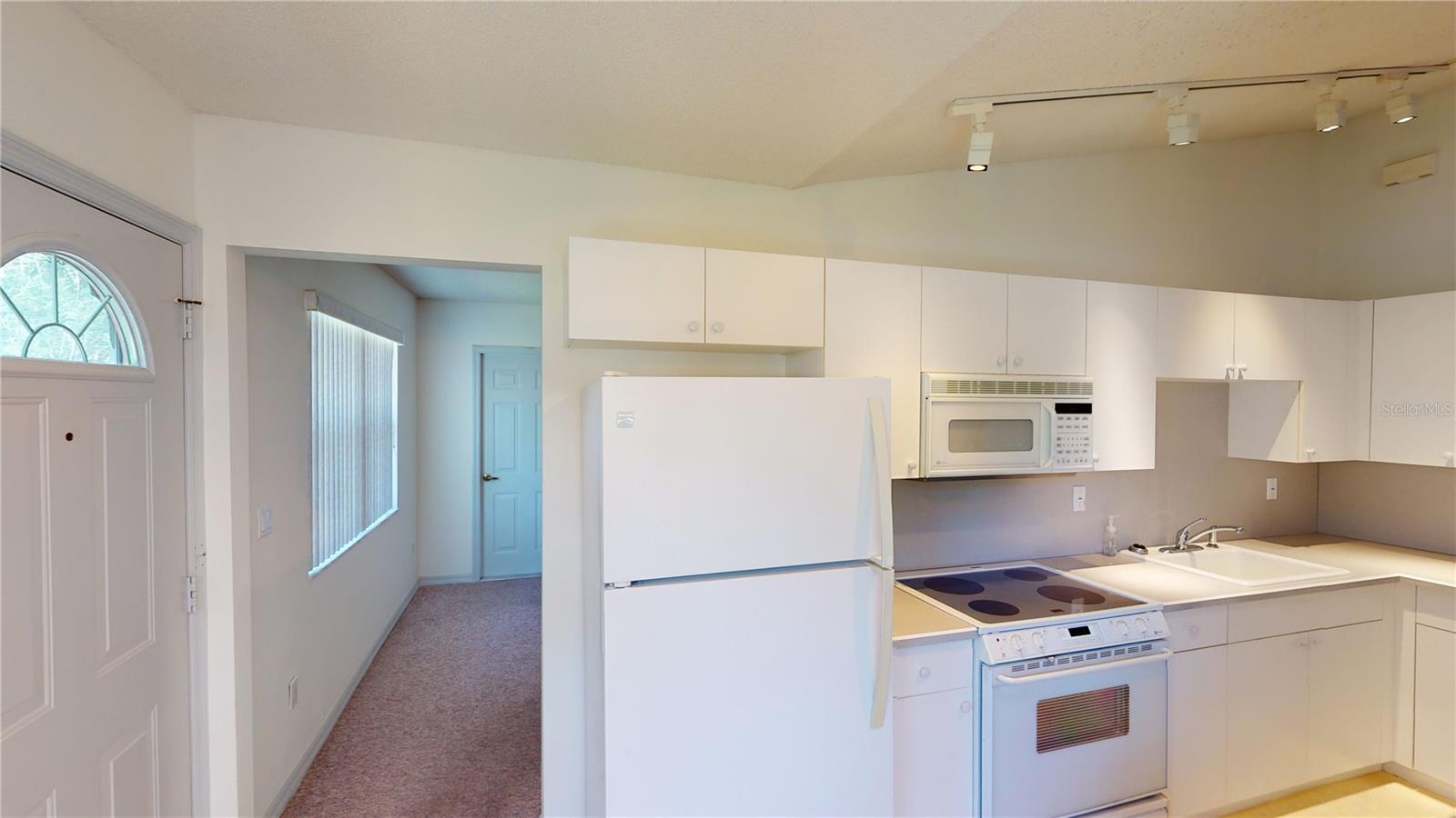 Embrace the benefits of the separate access to the room from the outside, offering convenience, privacy, and the freedom to adapt the space to suit your specific needs and preferences.