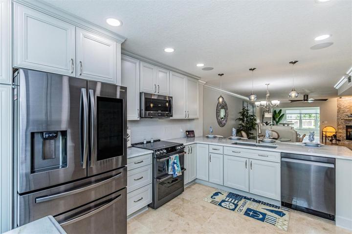 Kitchen bar area