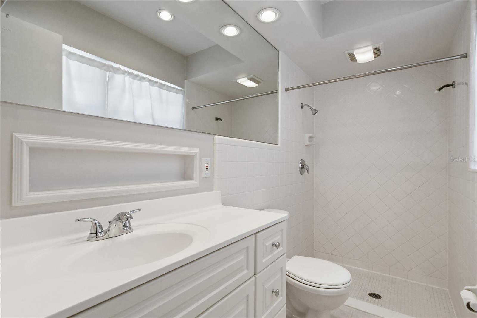 Master En Suite Bathroom