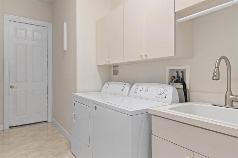 LAUNDRY ROOM