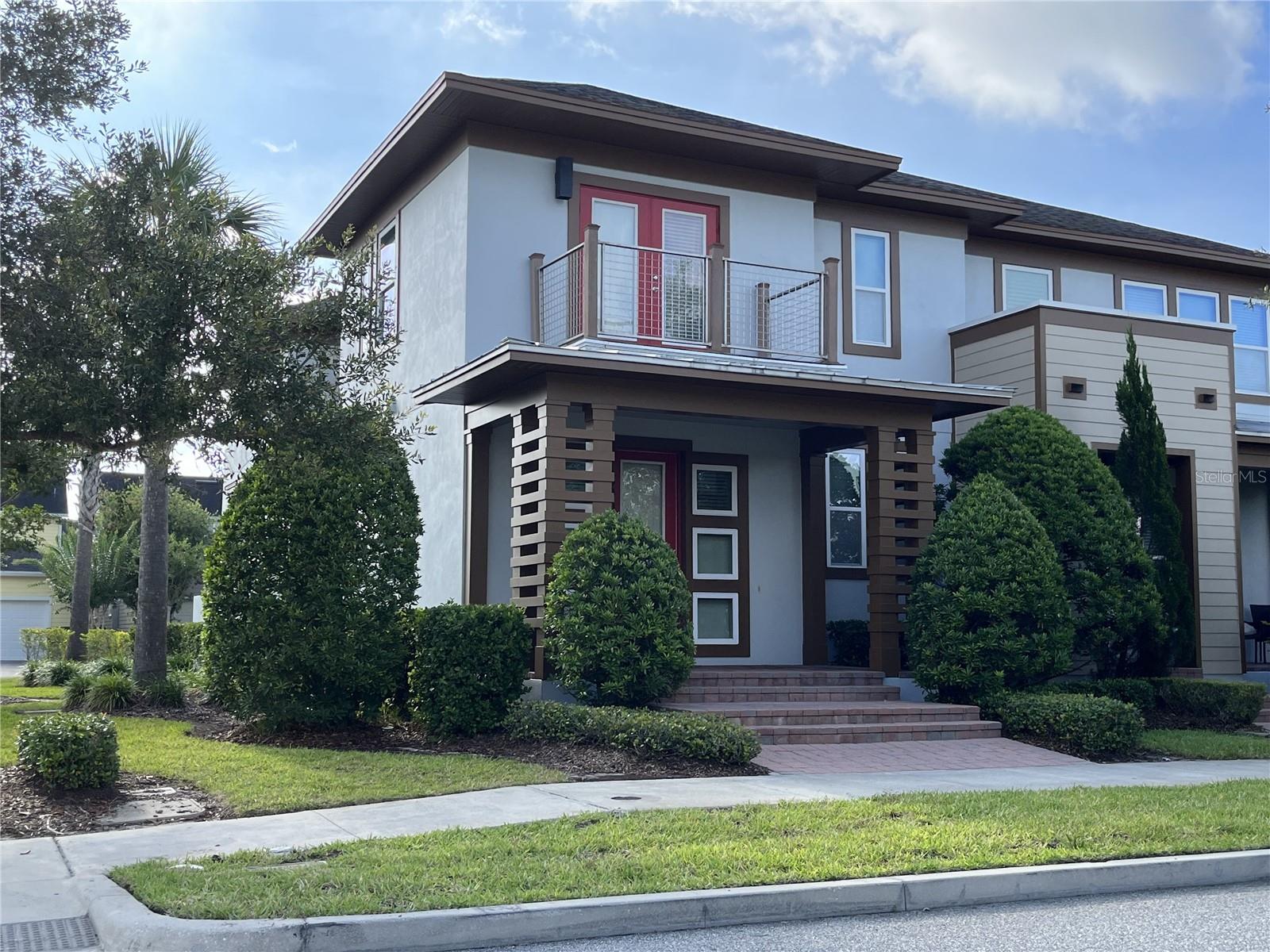 HOUSE FRONT I