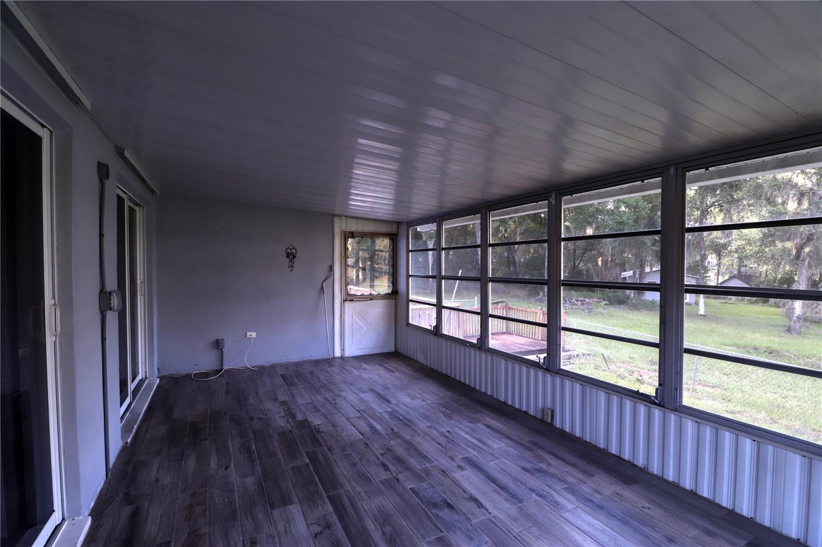 sunroom/enclosed porch