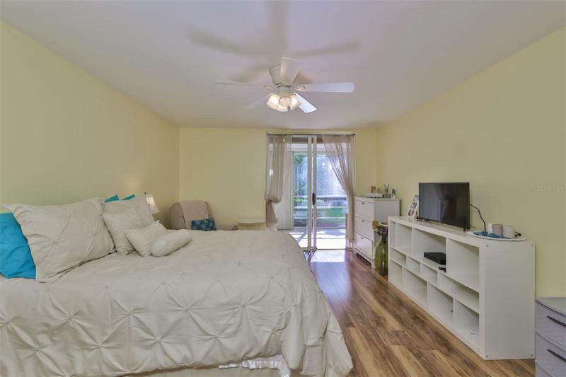 Primary bedroom w/lanai access.
