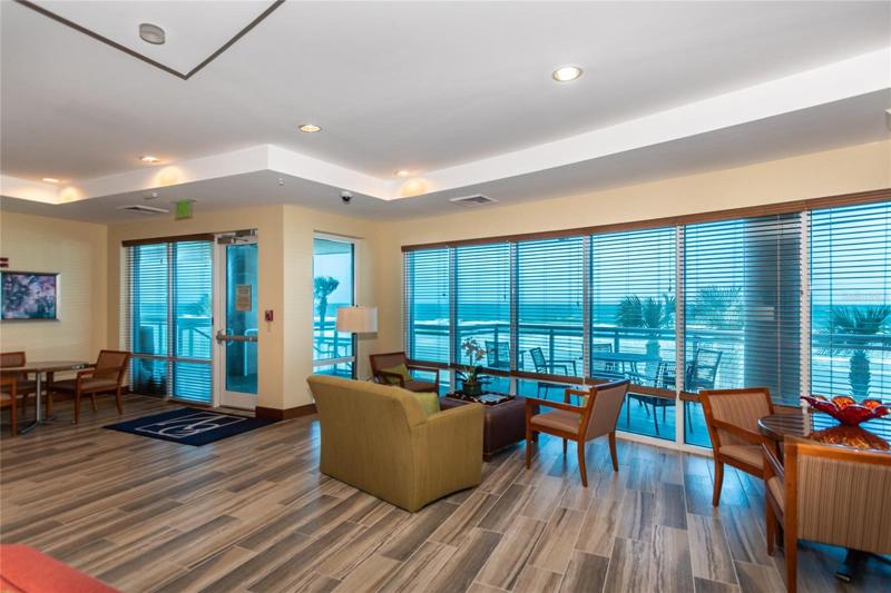 Oceanfront clubroom