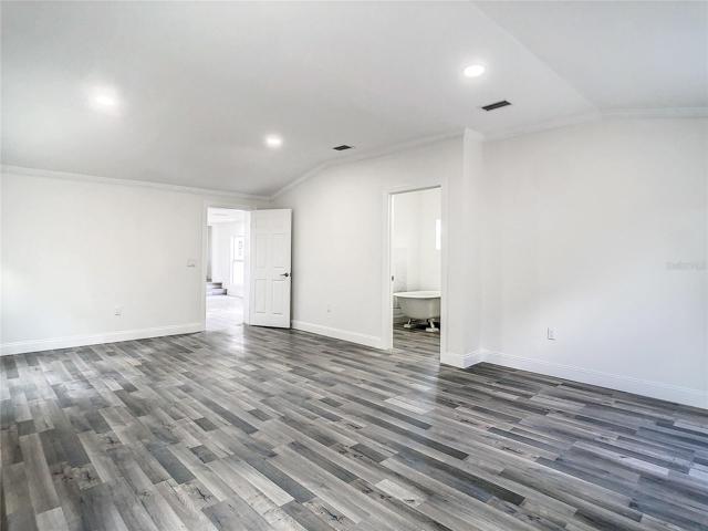 Owner's Suite to En Suite