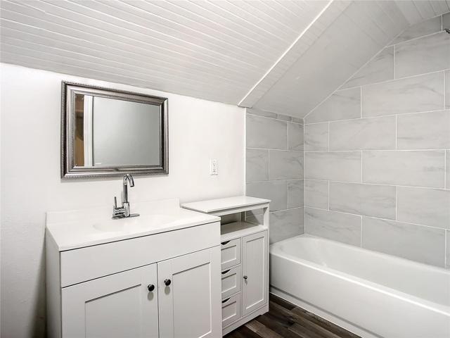 2nd Floor Bathroom