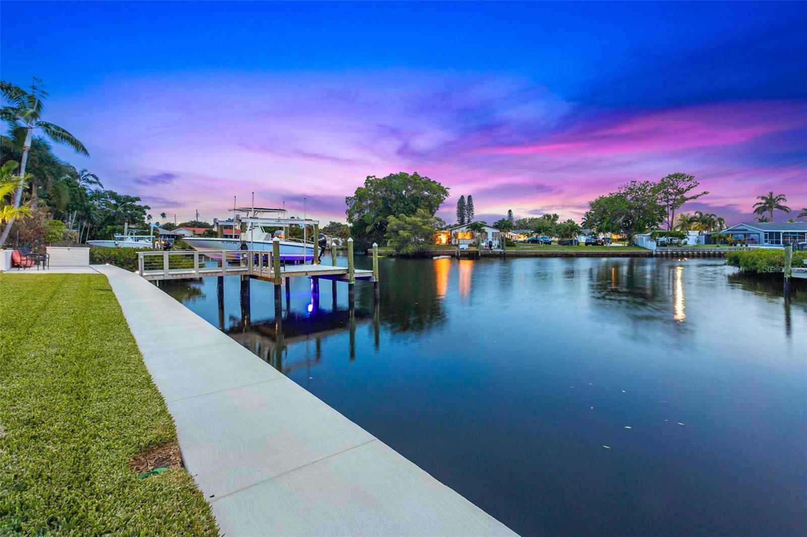 Wide waterway/canal