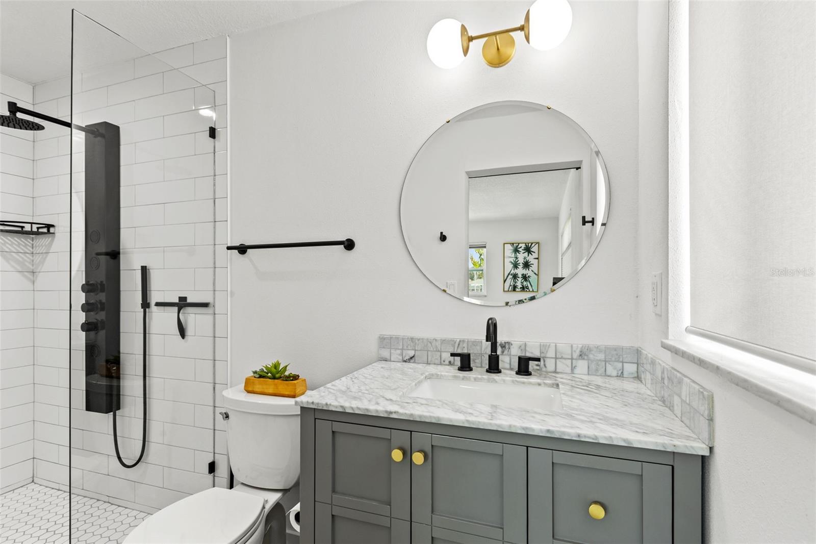 Primary en suite bath