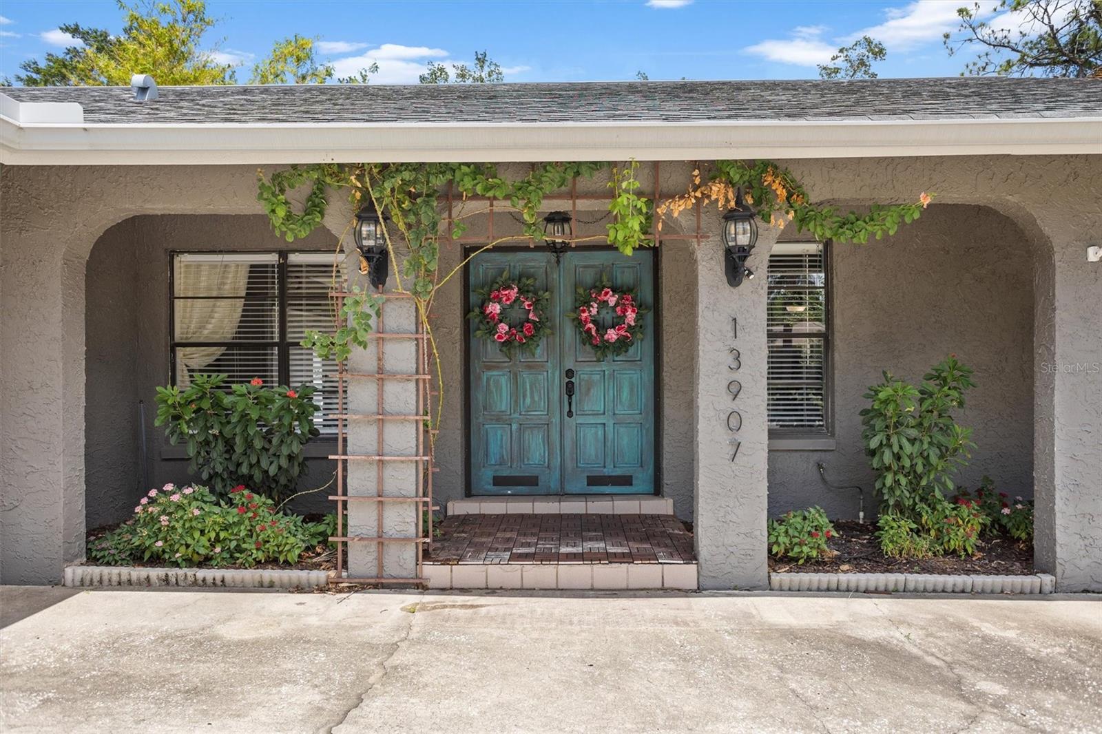 Beautiful entrance with arches