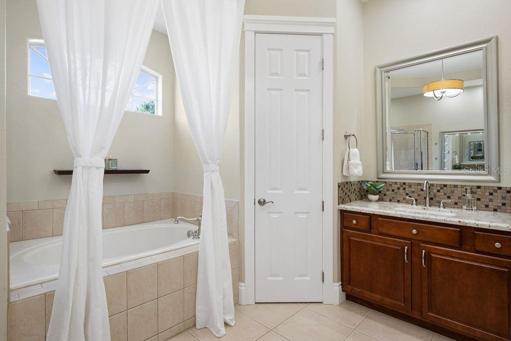 Garden Tub to ease the day's stress away!