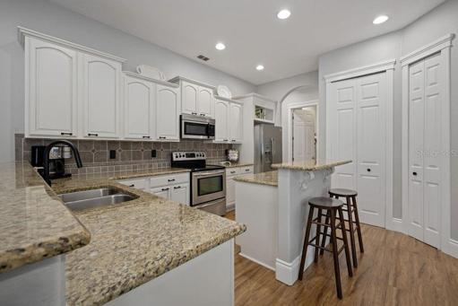 Gorgeous Kitchen with Granite countertops